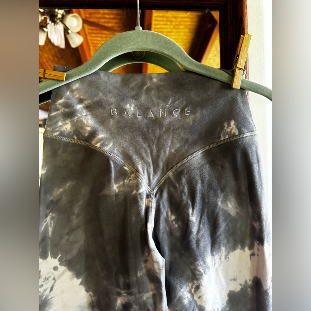 BALANCE LEGGINGS XS - Picture 2 of 3